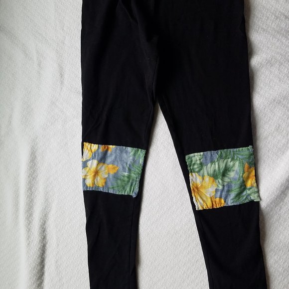 Black leggings with applique knee patches - Picture 1 of 4